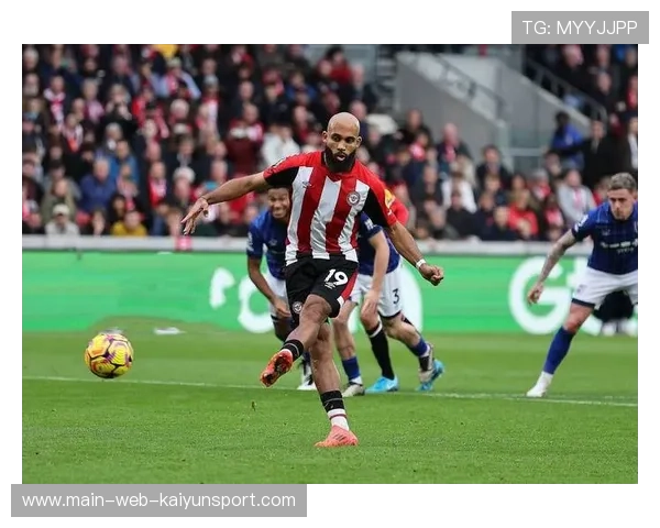 曼联边路传中练习：边后卫和边锋的默契指数被作为评分项